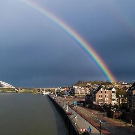 Aan De Bagijnstraat Bed & Breakfast 4*